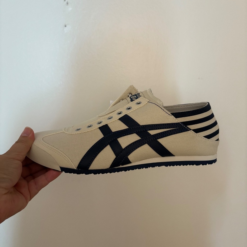 NWT , Onitsuka Tiger Mexico 66 Paraty,  Women’s US 9 / EU 40.5, Natural & Navy